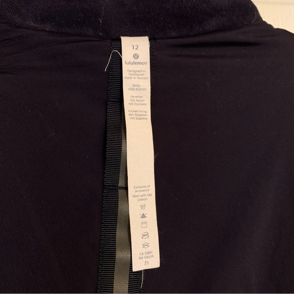 Lululemon athletica quilted or nylon reversable bomber style jacket. NAVY - Picture 16 of 16